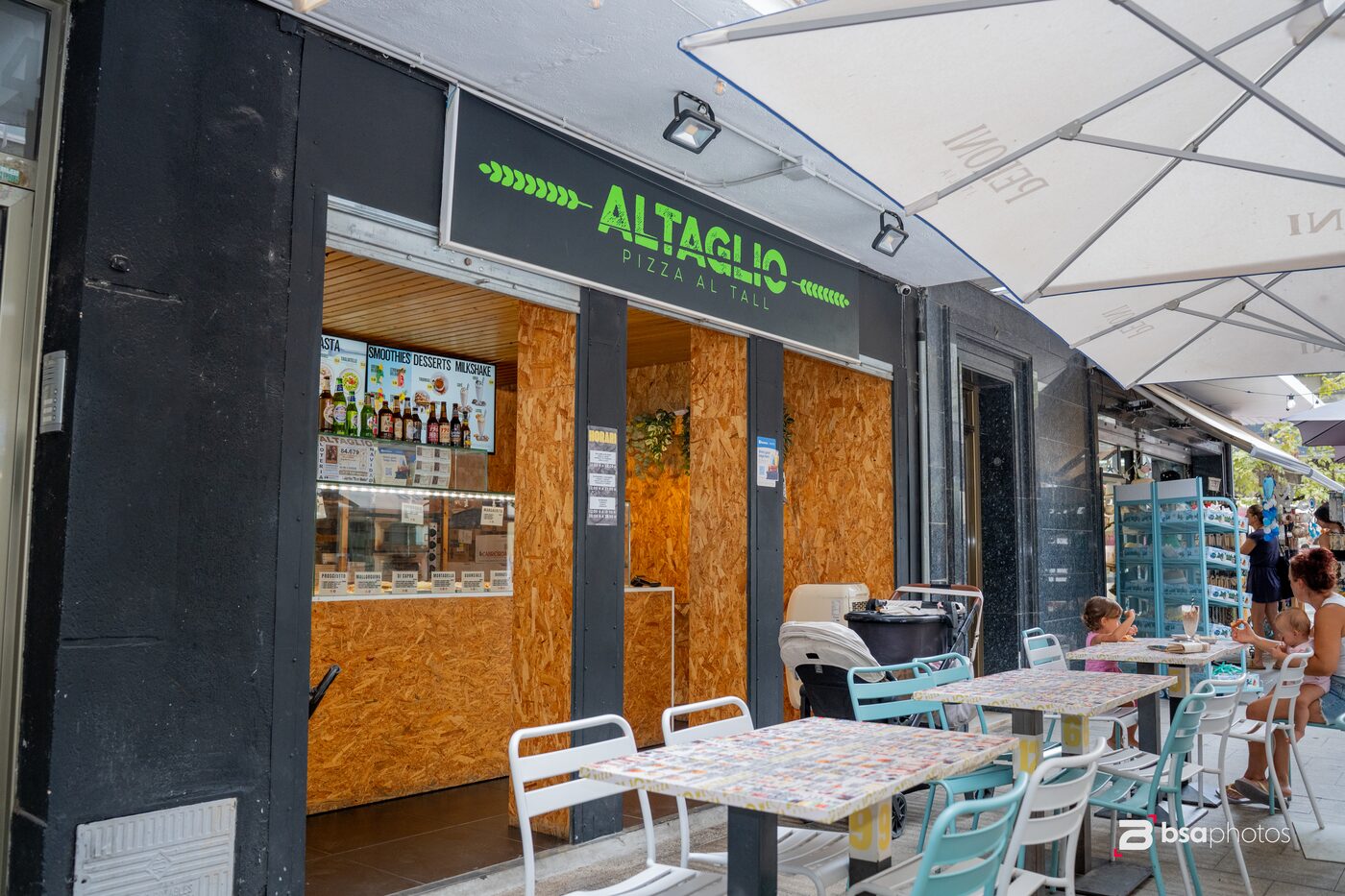 Fachada de Altaglio Pizza al Tall con terraza en Salou